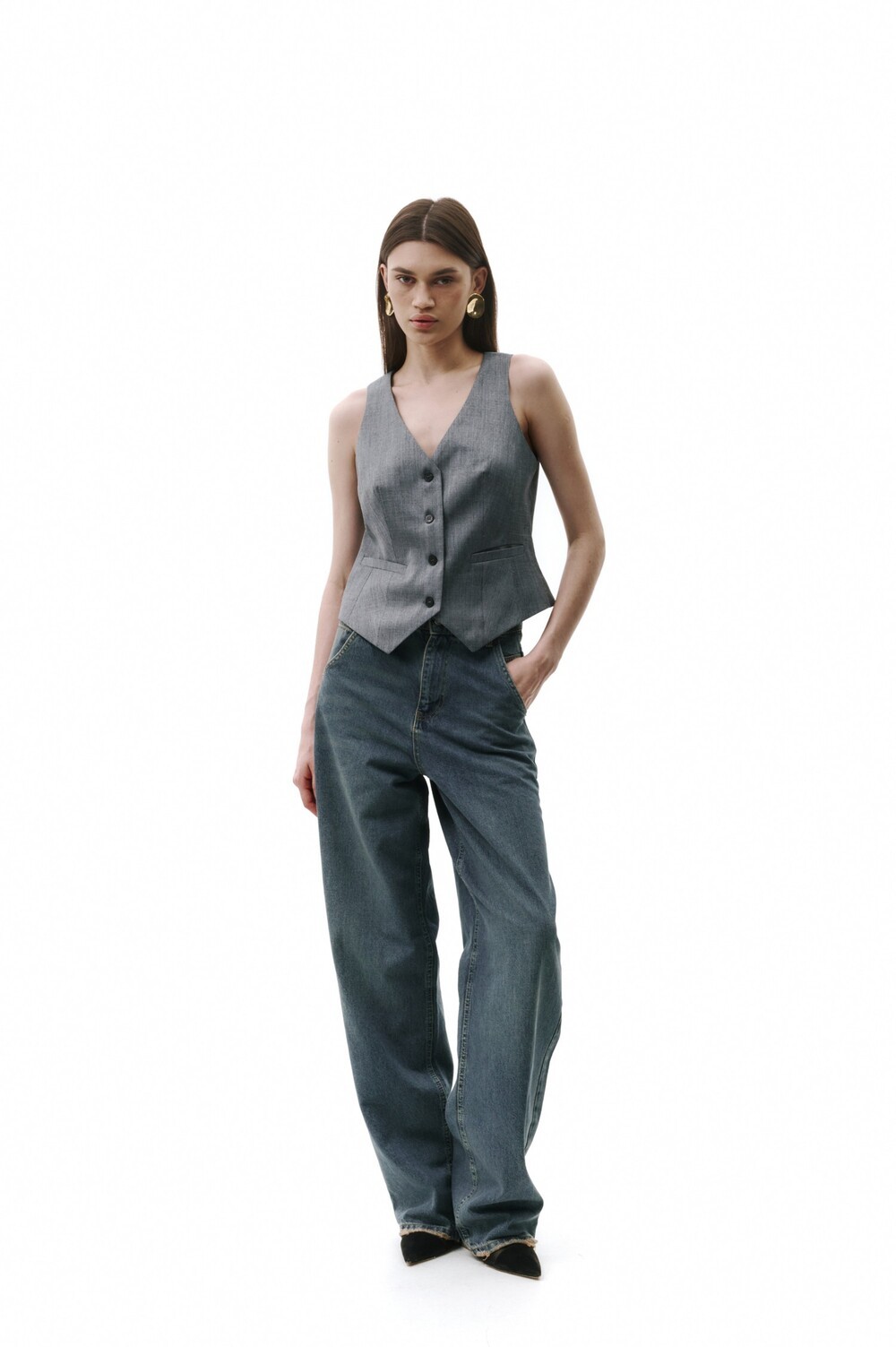 Relaxed jeans with a distressed effect
